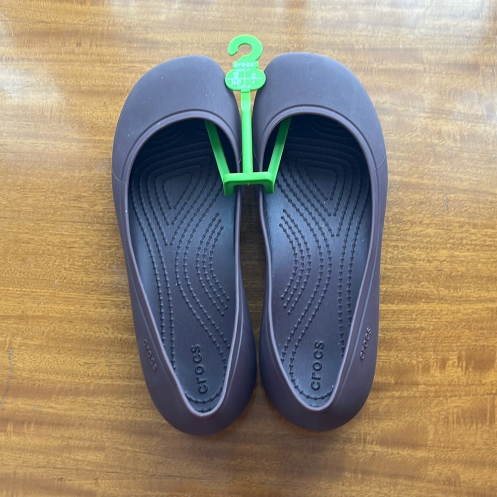 Crocs Brooklyn Women’s Flats Size 6 NWT